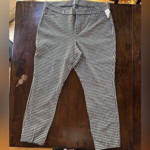 Black and White Houndstooth pixie pants